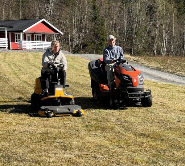 Saisonstart Selnes Camping Rasenmähen